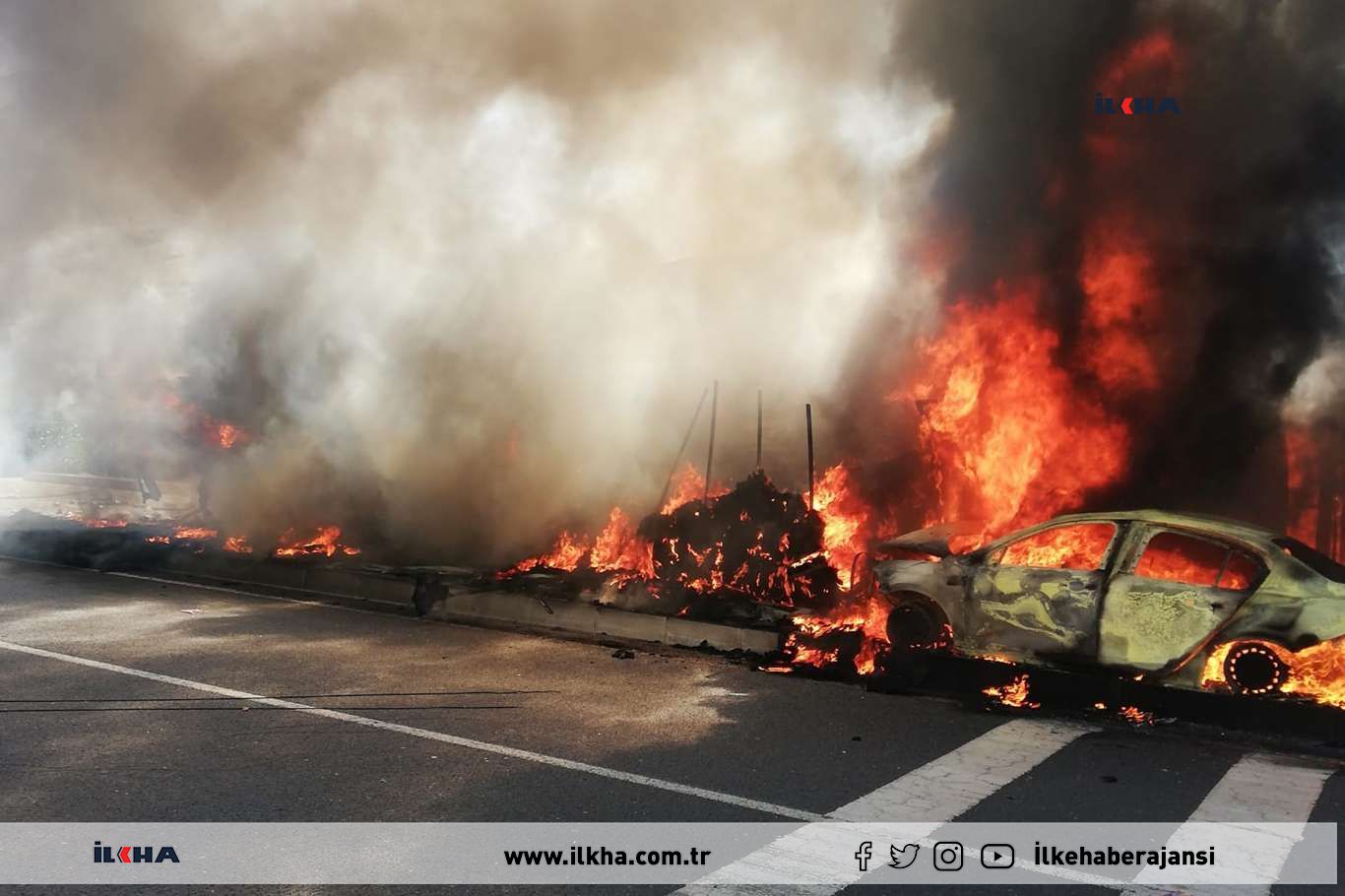 Kafa kafaya çarpışan tır ve otomobil alev aldı: 5 yaralı