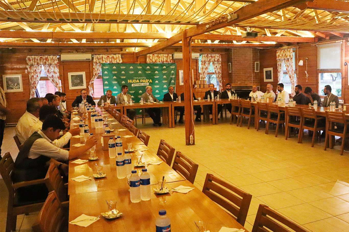 Zekerîya Yapicioglu li Edîrneyê bi akademîsyen, rîspîyan û temsîlarên STKyan re hat cem hev