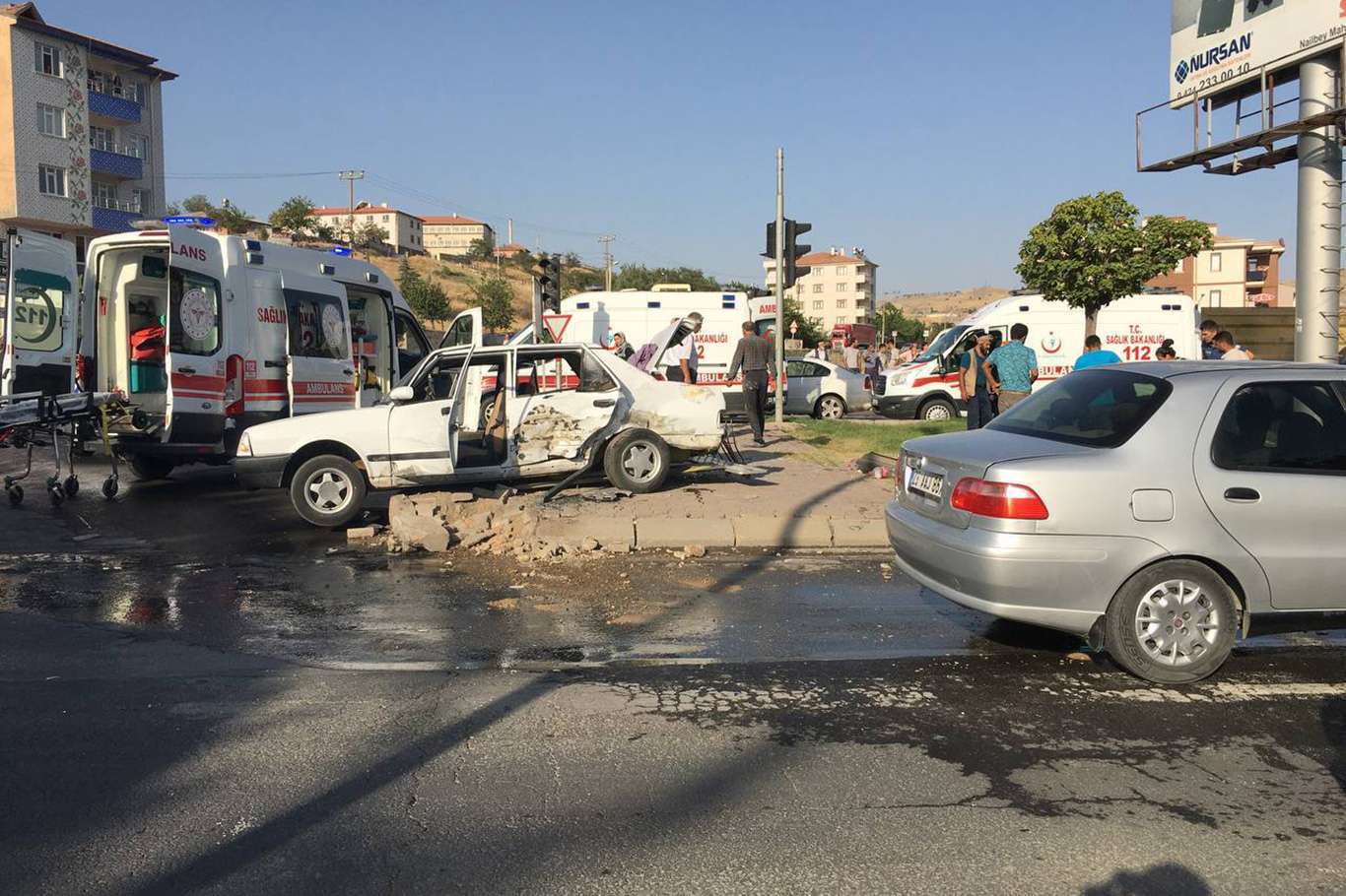 Mînîbûs û erebe li hev qelibîn: 8 birîndar