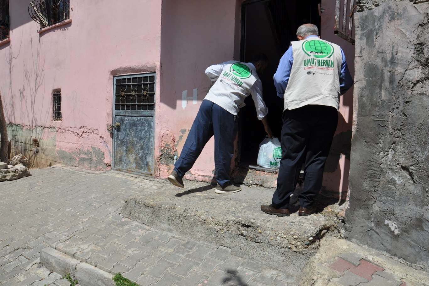 Karwana Hêvîyê ya Êlihê, ji 300î zêdetir malbatan re alîkarîya xwarinê kir