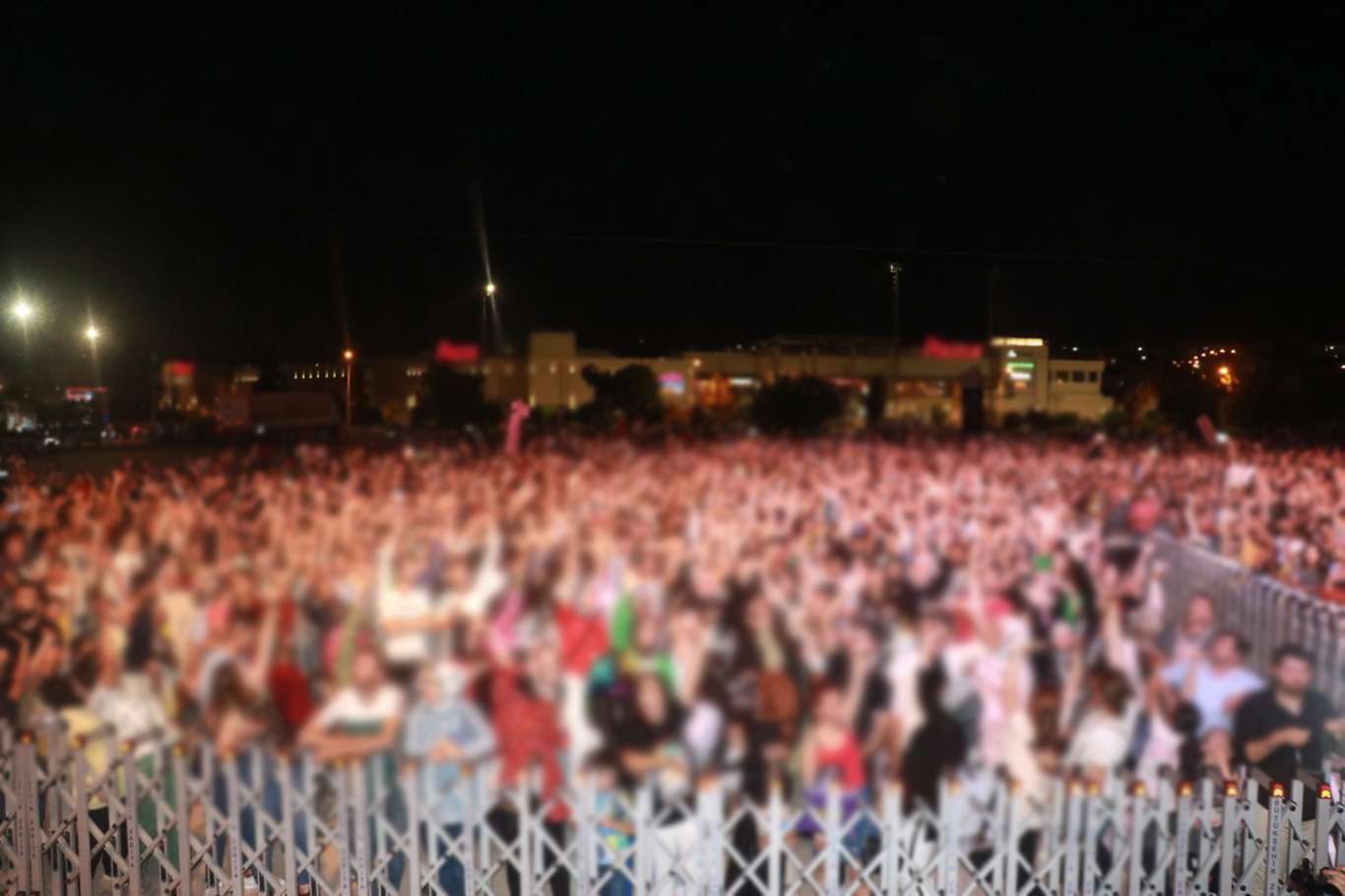 Di bajarê Pêxemberan de ji festîvalên ku ciwanan îfsad dike re bertek