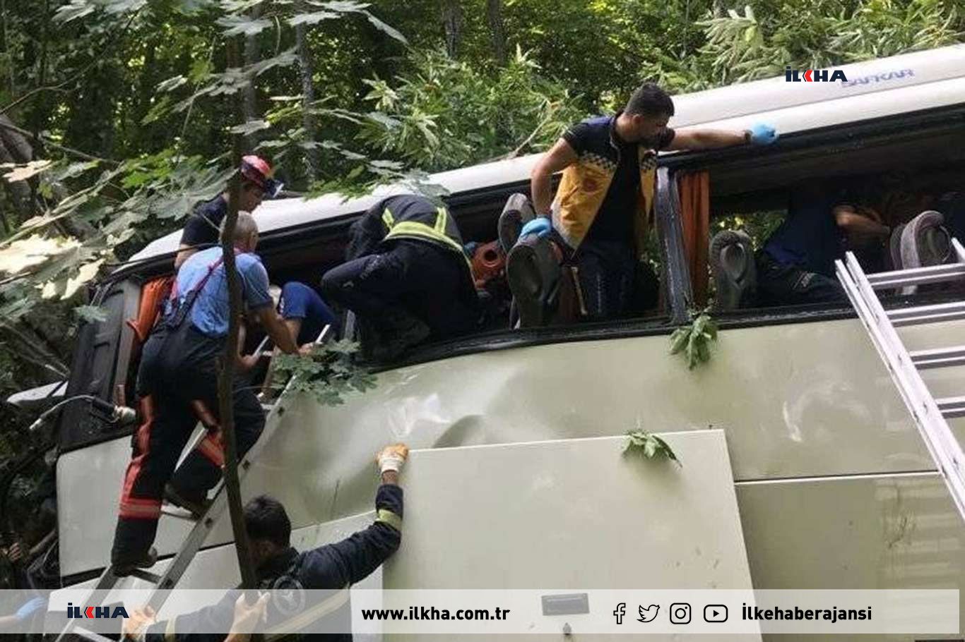 Bursa'da tur otobüsü devrildi: 2 ölü 45 yaralı