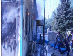 Taksim`de eylemciler yağmaladı