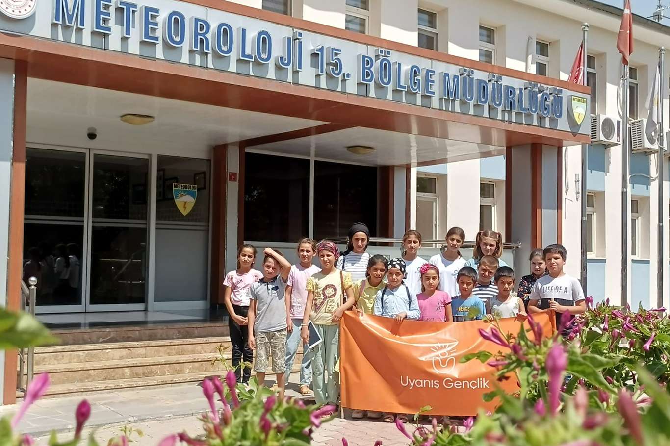 Bilgievi öğrencilerinden meteoroloji gezisi