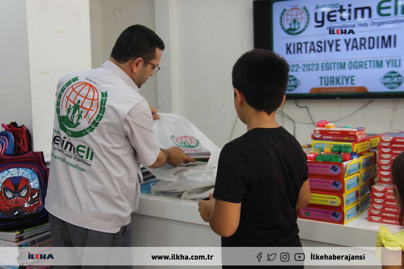 Avrupa Yetimeli Türkiye’de kırtasiye yardımı çalışması başlattı