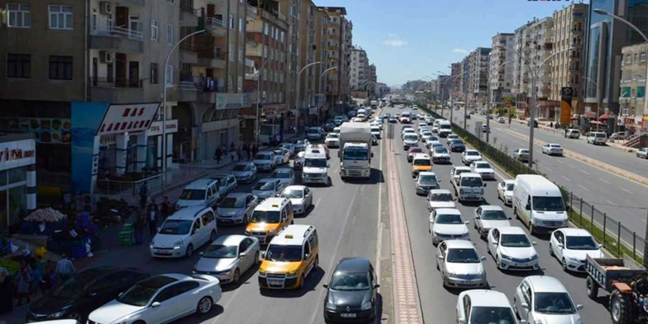 Diyarbakır trafiğini rahatlatacak raylı sistem artık hayata geçirilsin