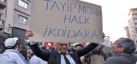 Bu pankartı taşıyan bir CHP'li!