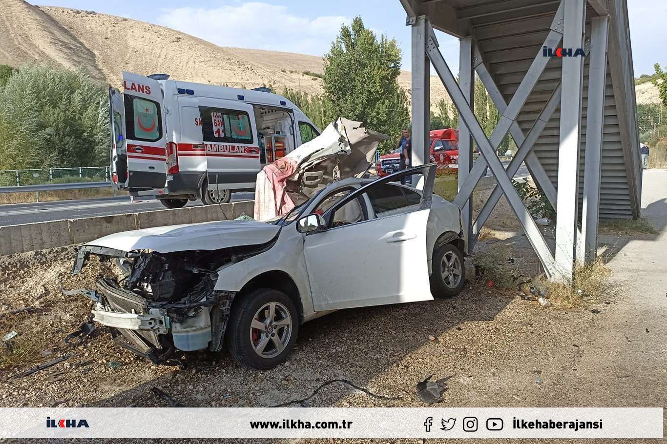 Ajokarê ku hakimîyeta dîreksîyonê winda kir qeza kir: 2 mirî 2 birîndar