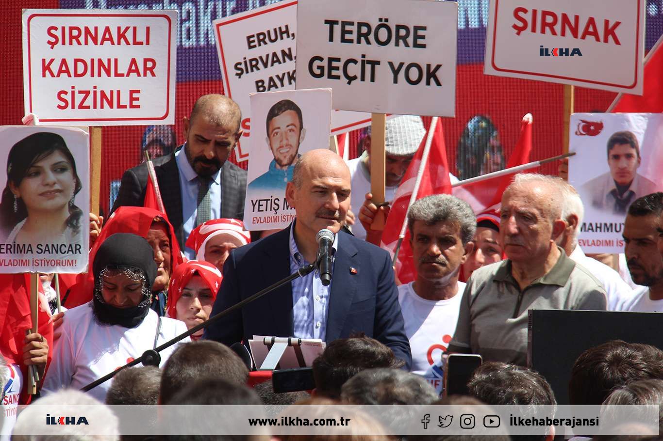 İçişleri Bakanı Soylu Diyarbakır'daki evlat nöbetinin 4'üncü yıl etkinliklerine katıldı