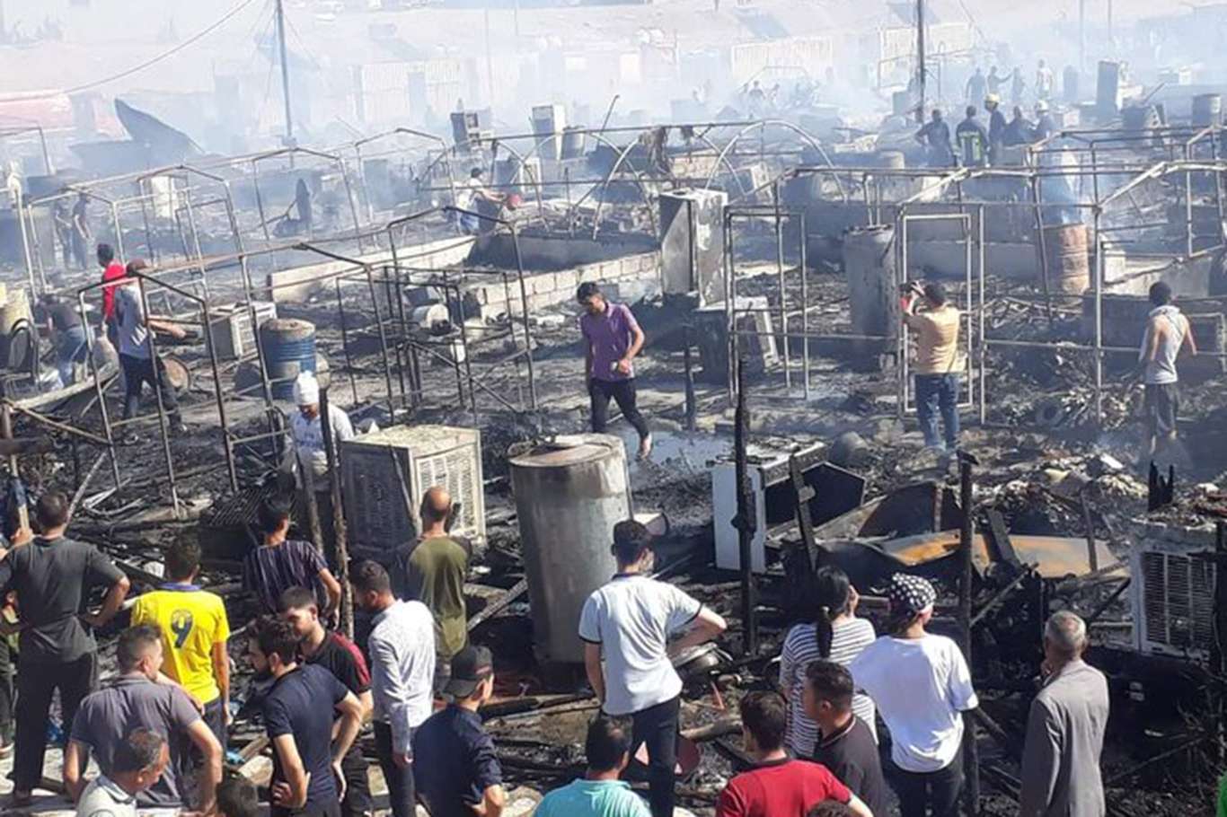 Li Hewlêrê di kampa penaberan de şewat derket