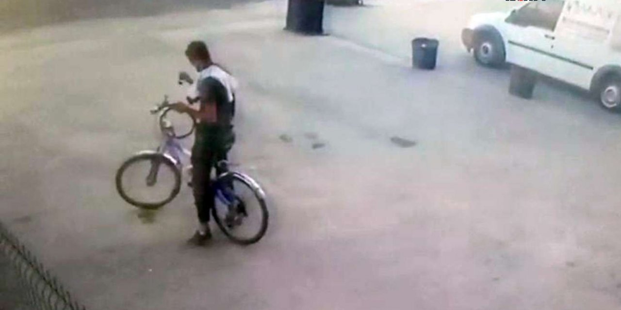 Diyarbakır'da çaldığı bisiklete binerken güneş gözlüğünü takmayı ihmal etmeyen hırsız kameralara yakalandı