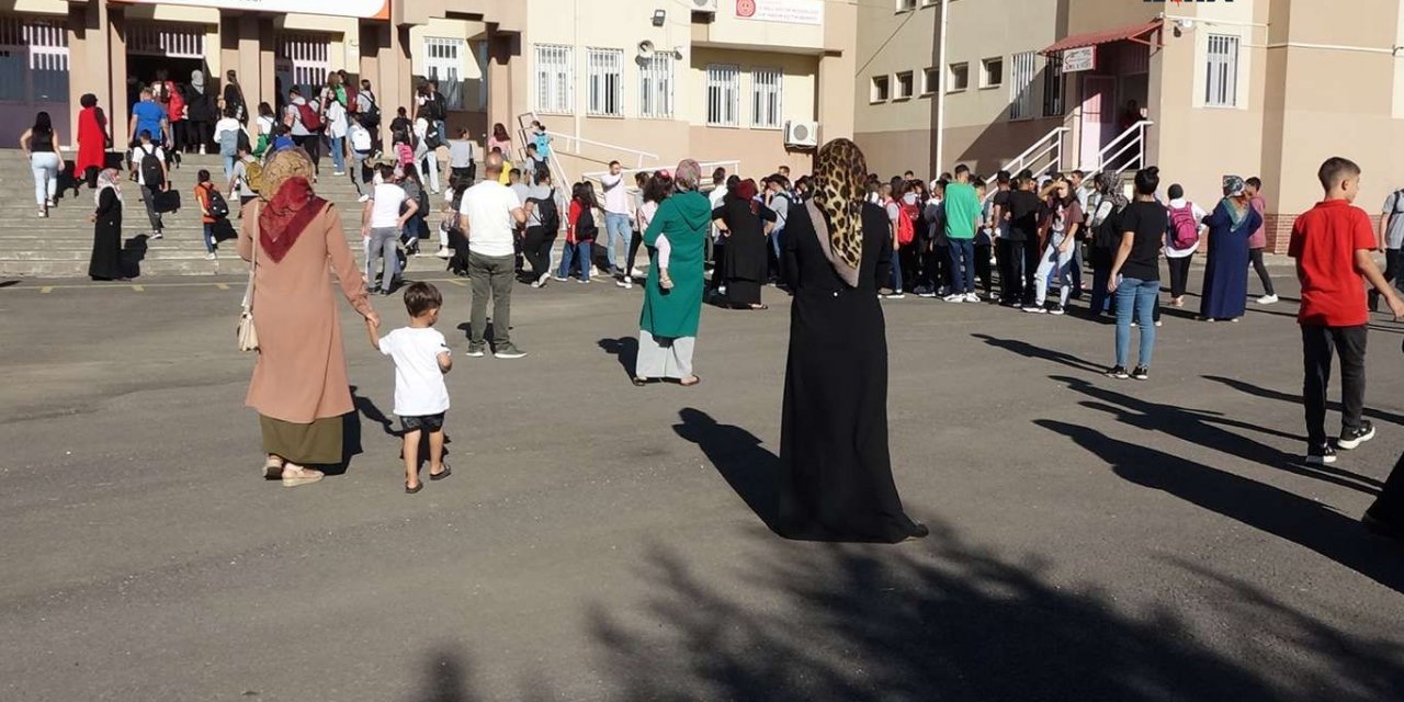 Diyarbakırlı öğrenciler yeni eğitim öğretim yılına başladı