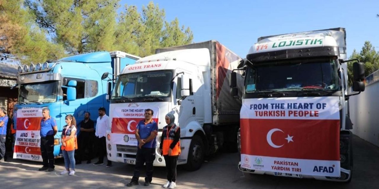 Diyarbakır'dan Pakistan'a 12 tır yardım gönderildi