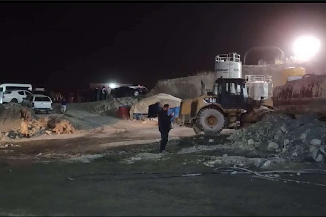 Tunela li ser rêya Wan û Colemêrgê hilweşîya: 2 karker canê xwe ji dest dan