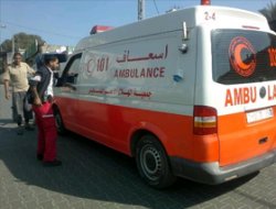 Siyonist araç Filistinlilere çarptı: 4 yaralı