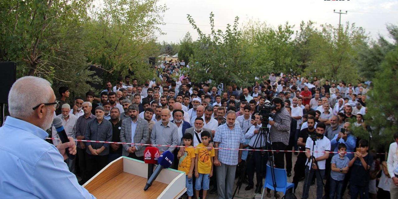 6-8 Ekim şehitleri mezarları başında yad edildi