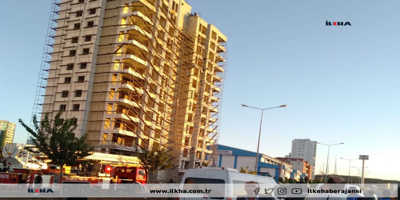 Diyarbakır'da dengesi bozulan iskeleden düşmekten son anda kurtuldular