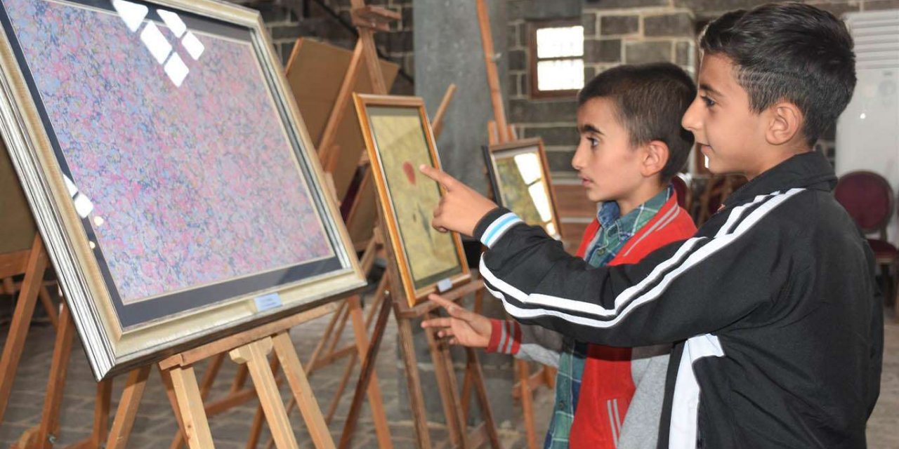 Bilgievi öğrencileri ebru atölyesine gezi düzenledi