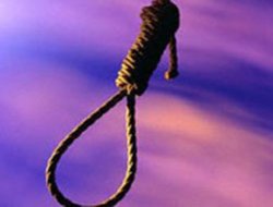 Bismil'de tavana bağladığı iple intihar etti