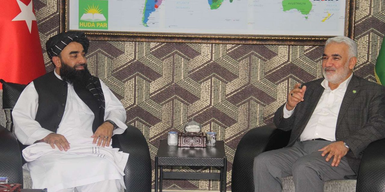 Afganistan İslam Emirliği Sözcüsü Mücahid, HÜDA PAR Genel Başkanı Yapıcıoğlu'nu ziyaret etti