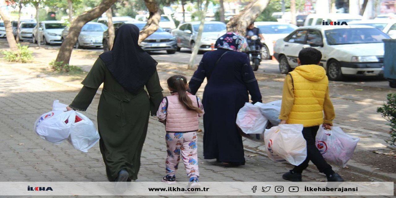 Yetimler Vakfı Diyarbakır'da çocuklara kışlık giysi yardımında bulundu