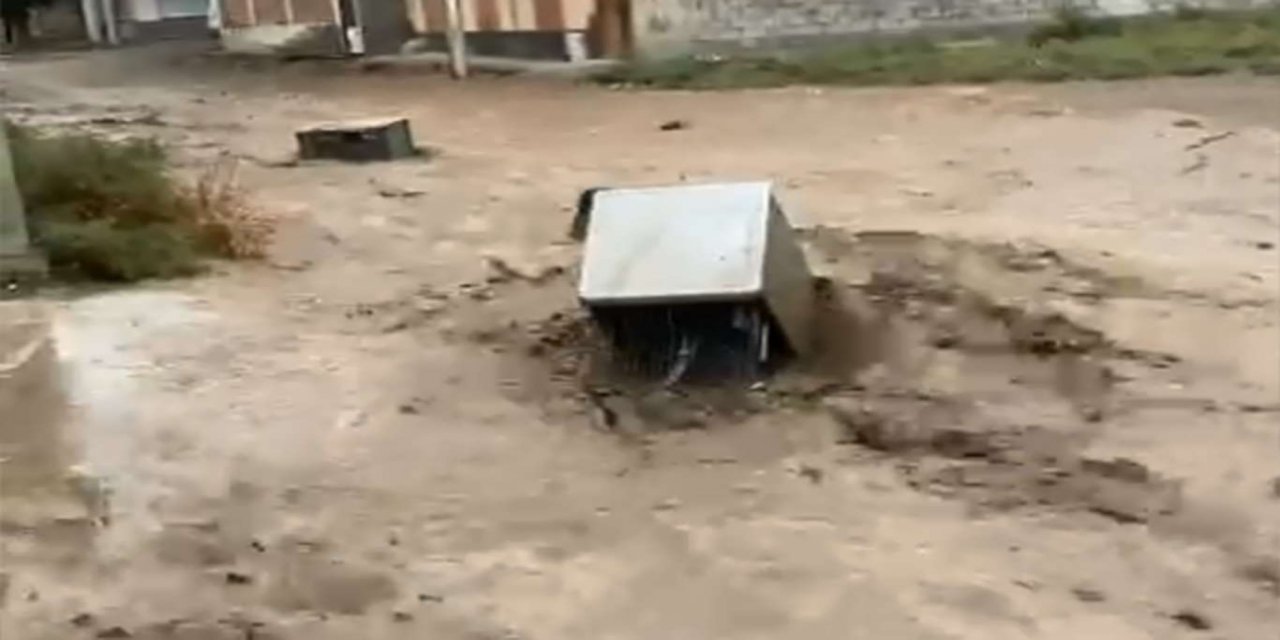 Diyarbakır'ın Bismil ilçesinde sağanak etkili oldu