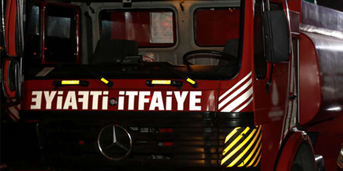 Sakarya'nın Erenler ilçesinde sünger fabrikasında yangın