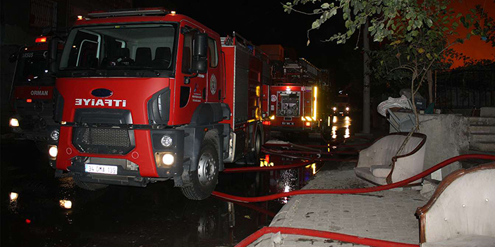 Mersin'de palet fabrikasında çıkan yangın kontrol altına alındı