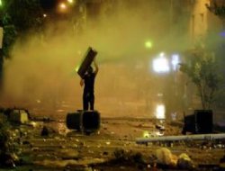 İzmir'de iki kişi plastik mermiyle vuruldu