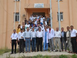 Doktorlar gönüllü olarak hastaları muayene etti