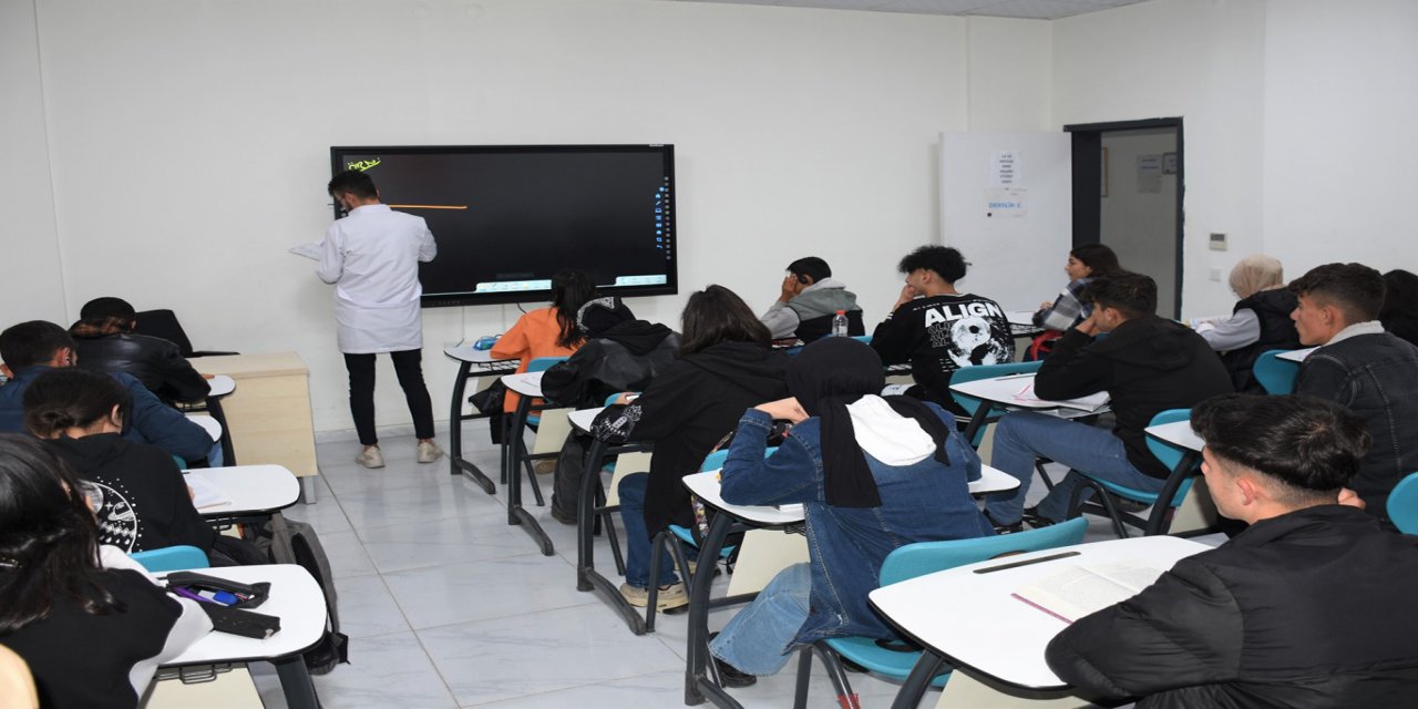 Diyarbakır'da Akademi Liselerde akşam etütlerine yoğun ilgi