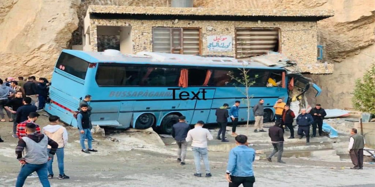 Li Hewlêrê otobûsa geştyaran qeza kir