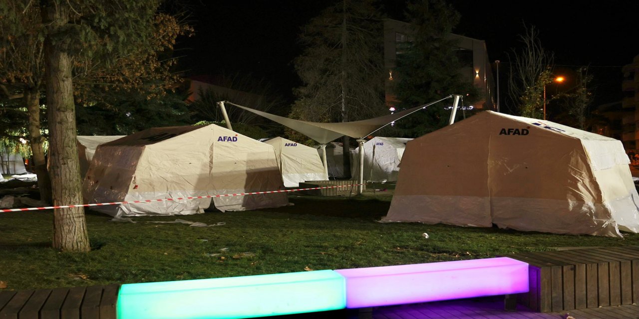 Depremzedeler geceyi çadırlarda geçirdi