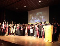 DÜ'de Sağlıkçılar kep attı