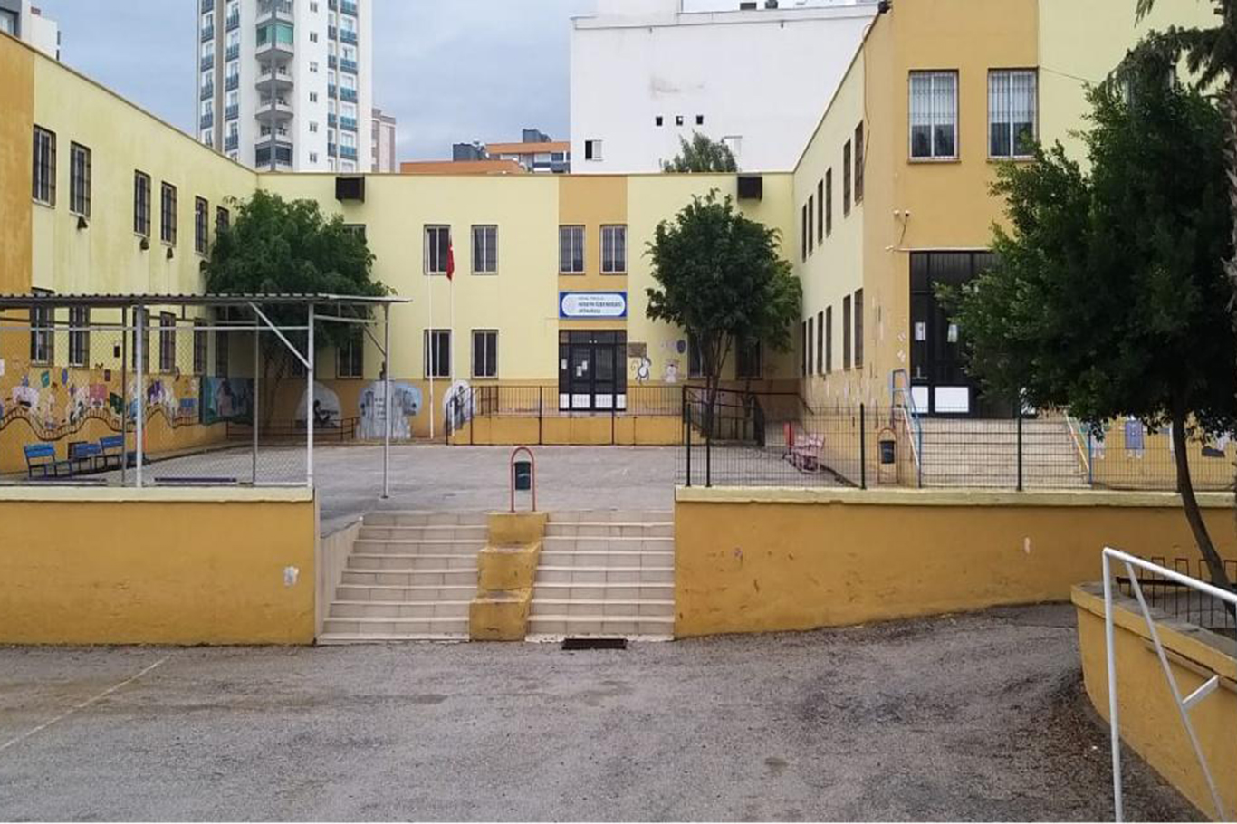Sınıf arkadaşı tarafından bıçaklanan kız çocuğu hayatını kaybetti