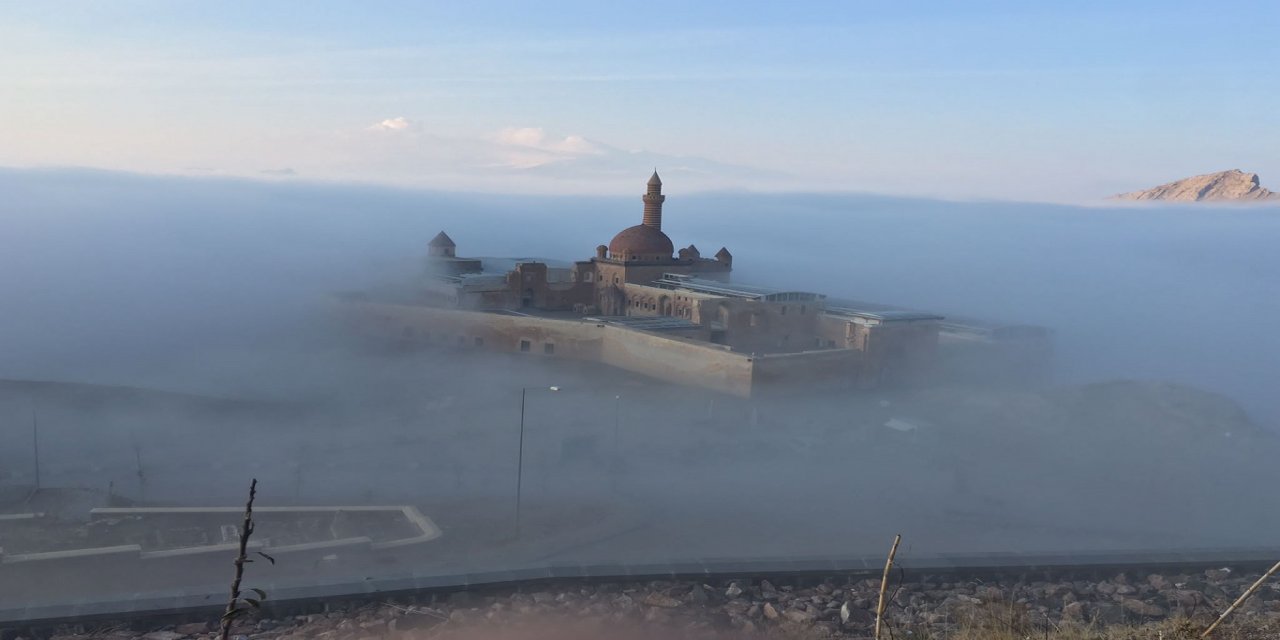 Qesra Ishaq Paşa bi mijê xemilî