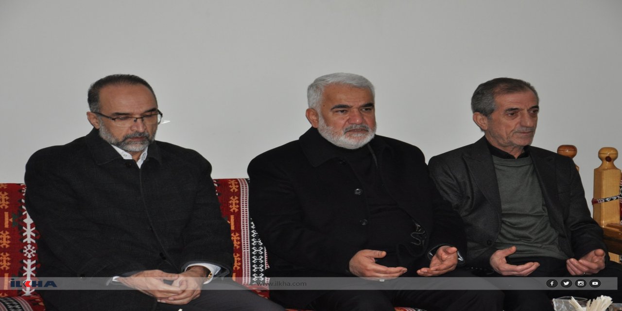 HÜDA PAR Genel Başkanı Zekeriya Yapıcıoğlu'ndan Aslan ailesine taziye ziyareti