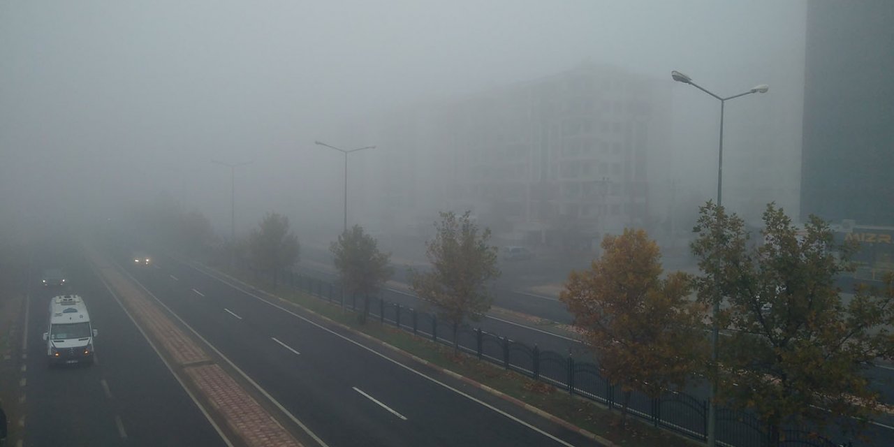 Diyarbakır'da günlerdir devam eden sis etkisini sürdürüyor