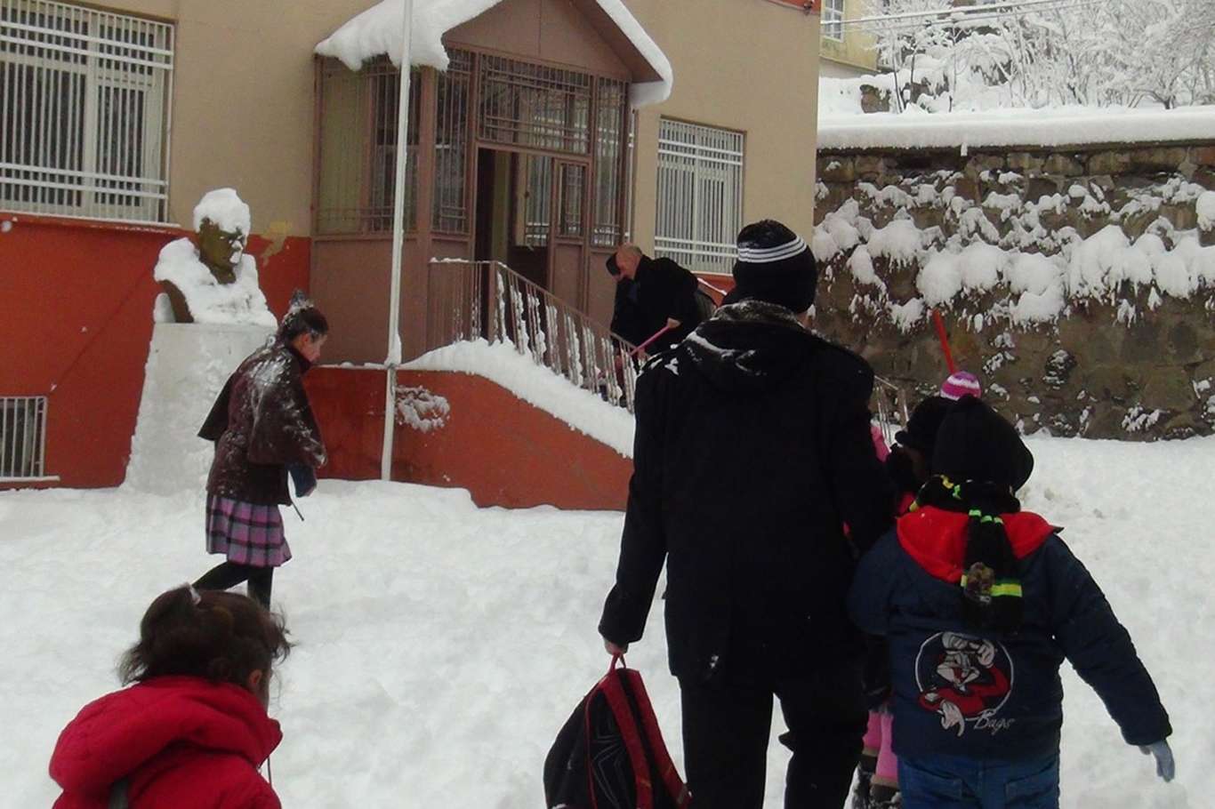 Li Mereş û Edeneyê ji perwerdehîyê re astengîya berfê