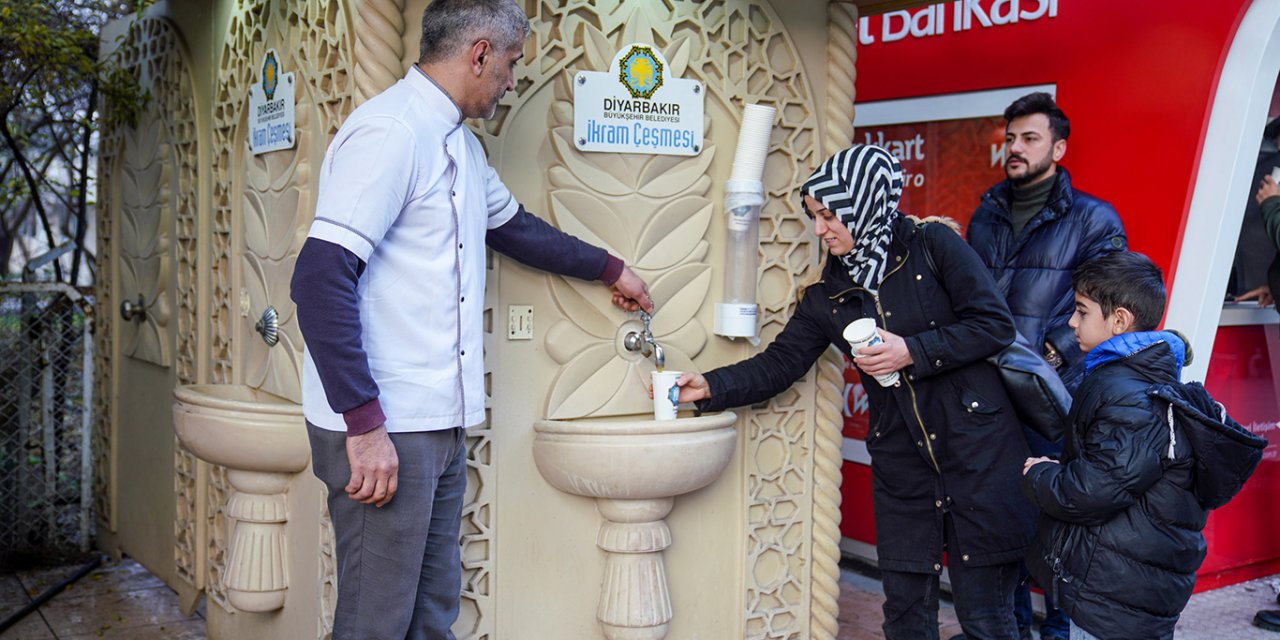 Diyarbakır'da “İkram Çeşmesi”nden sıcak çorba akmaya başladı