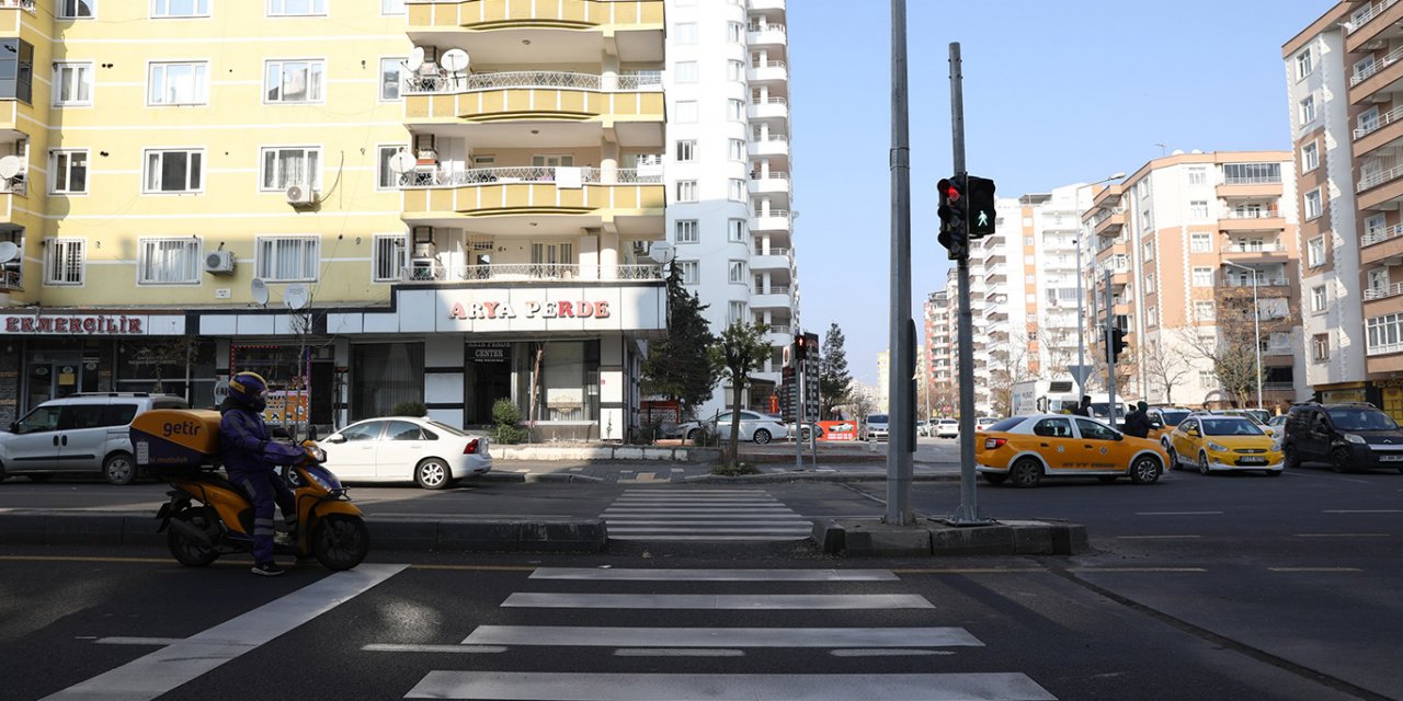 Diyarbakır'da kavşak sinyalizasyon çalışmaları sürüyor