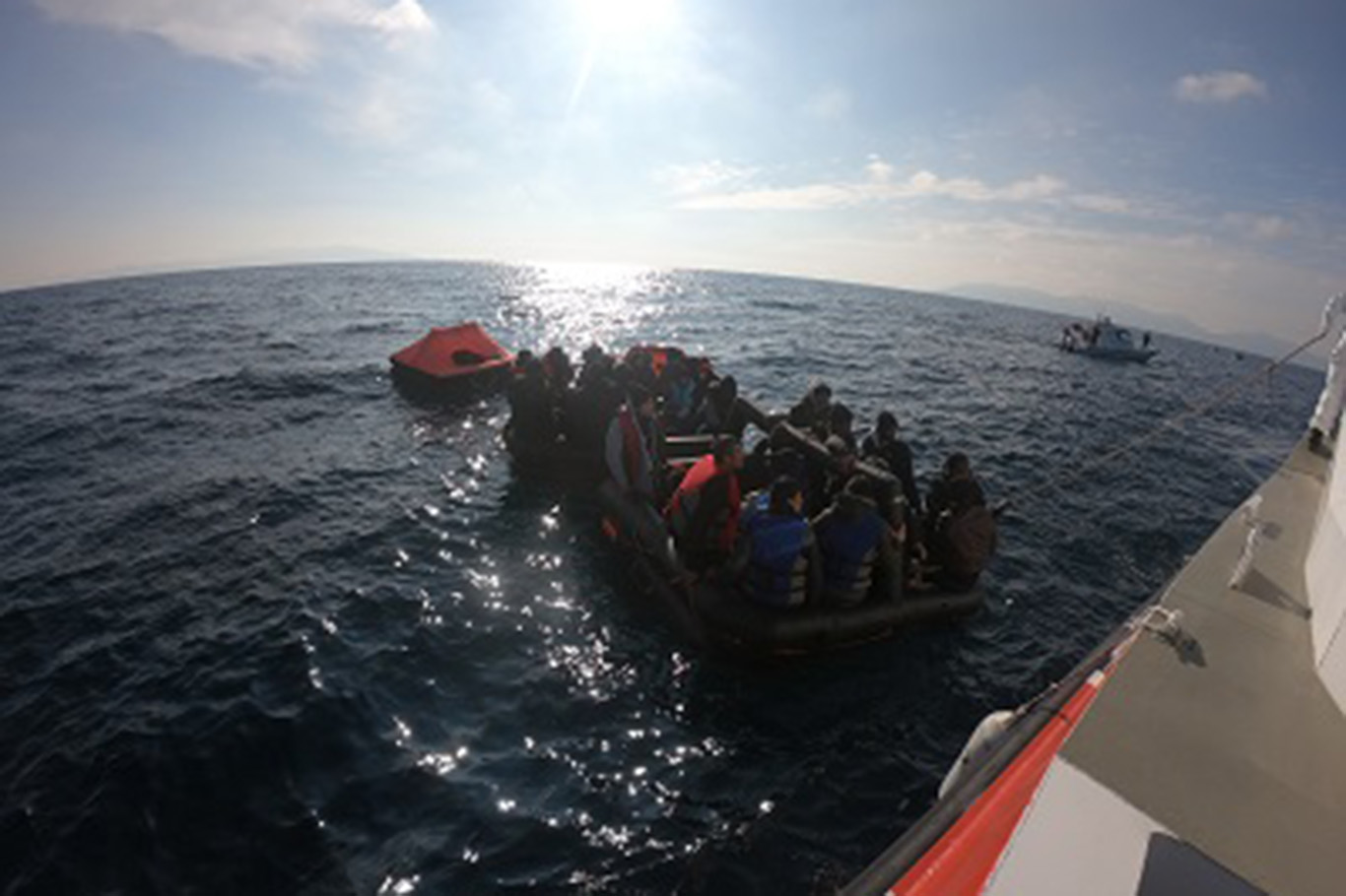 13 koçber di behrê de xeniqîn