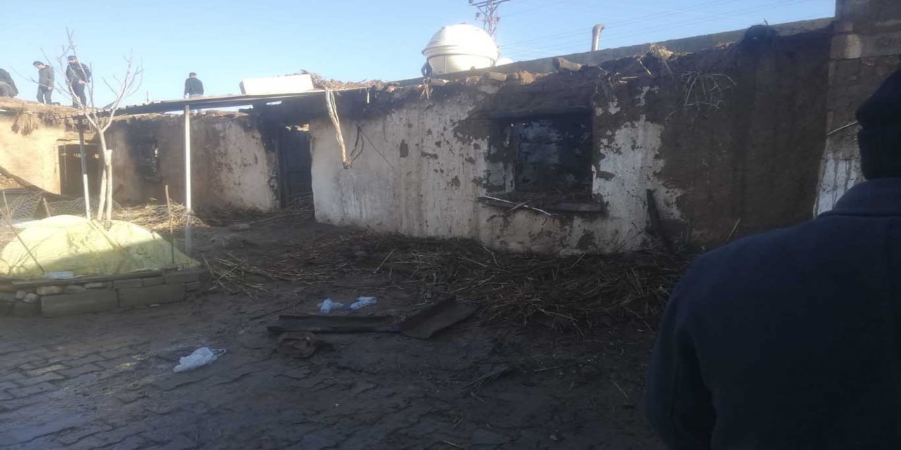 Malbata êtîm yê ku xanîyê wan şewitî li hêvîya alîkarîyê ne