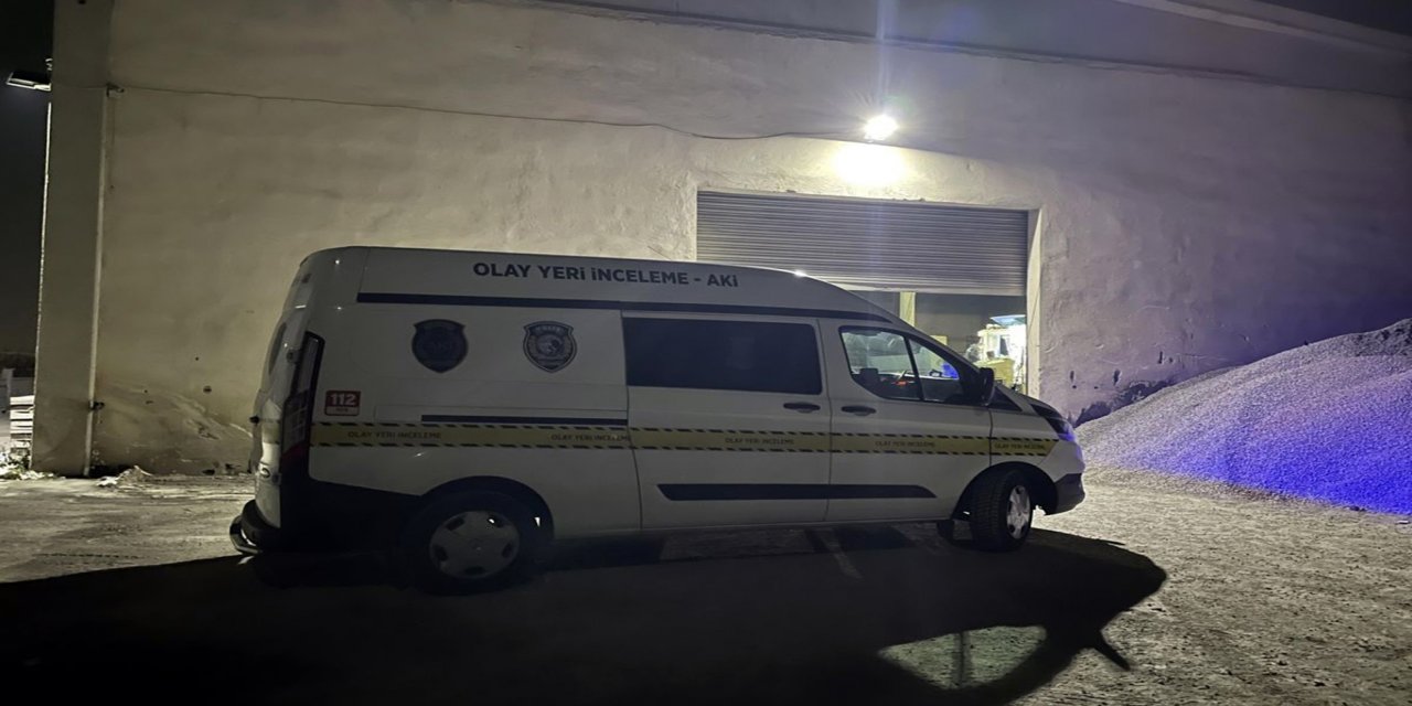 Karkerê ku serê wî di makîneya çapê de asê mabû mir