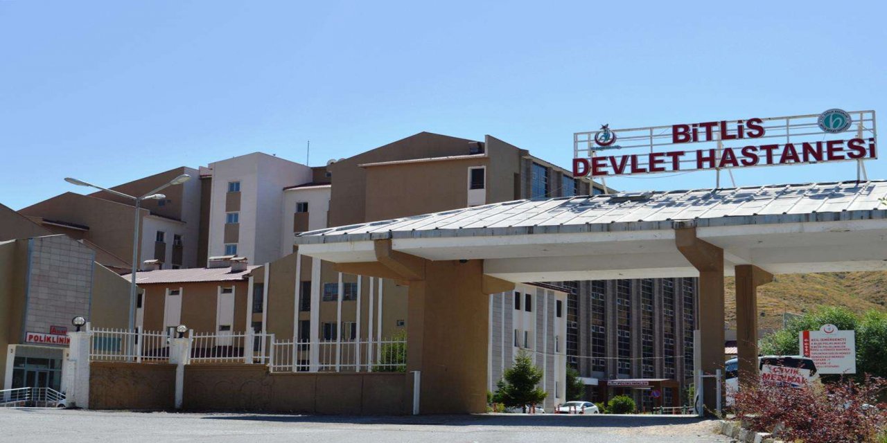 Bitlis'te kamyonet şarampole devrildi: 9 yaralı