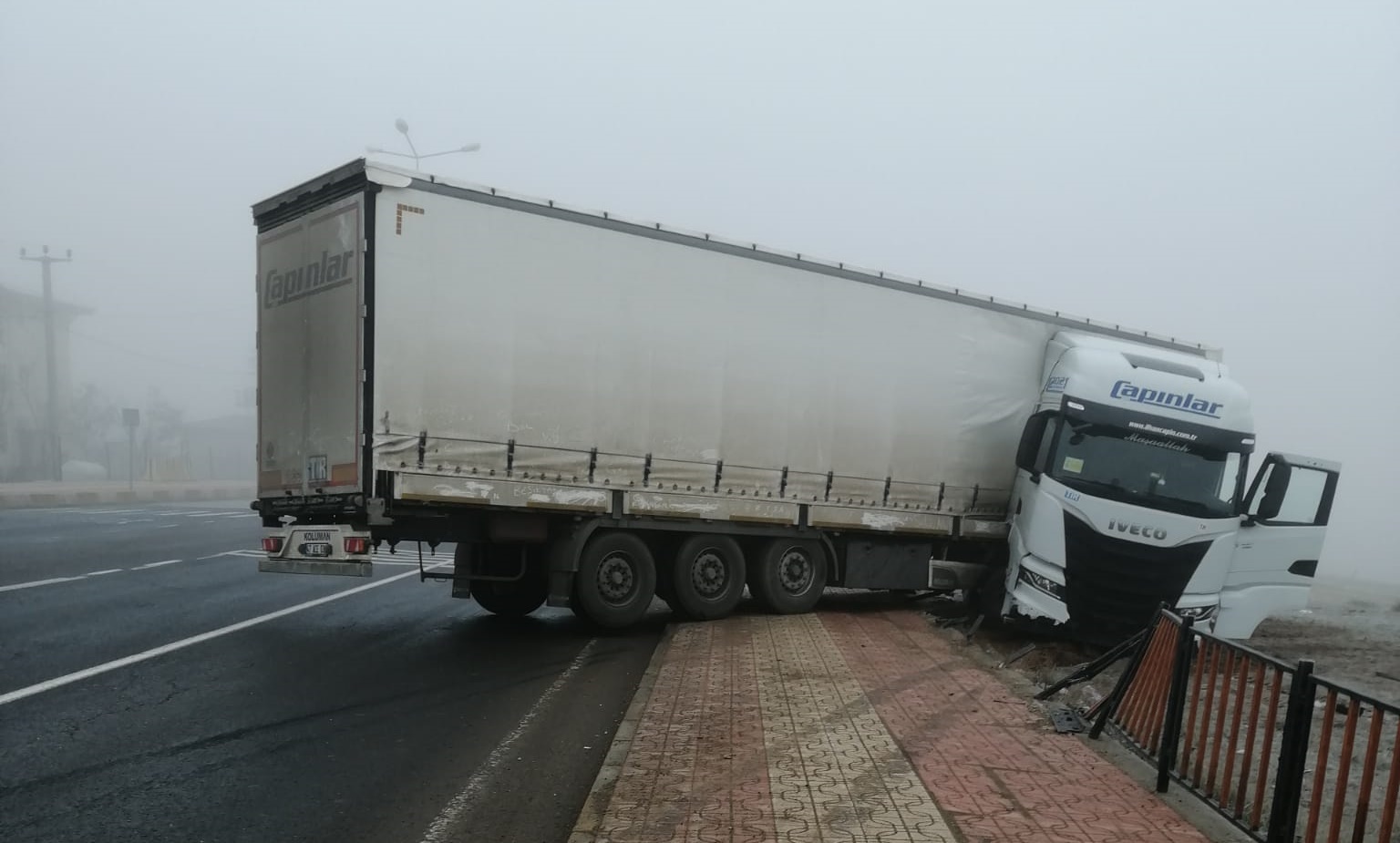 Ji ber qeşayê li Çinarê qeza çêbû