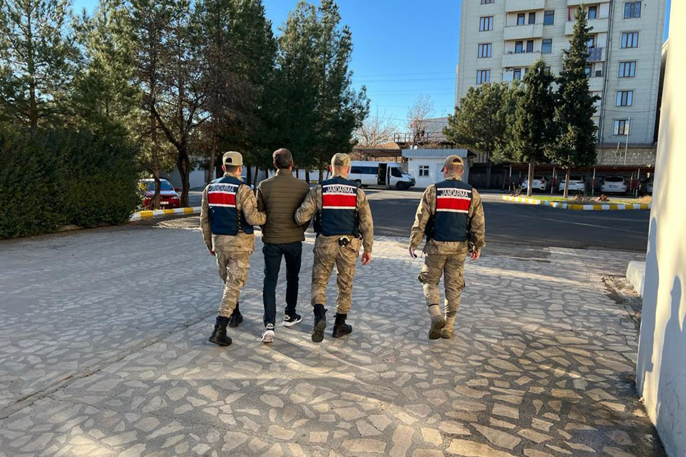 Diyarbakır'da uyuşturucu suçundan 14 yıl cezası bulunan şahıs yakalandı
