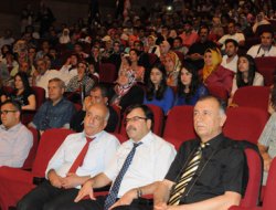 Öğretmen adayları diplomalarını aldı