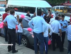 Gelin arabası kaza yaptı