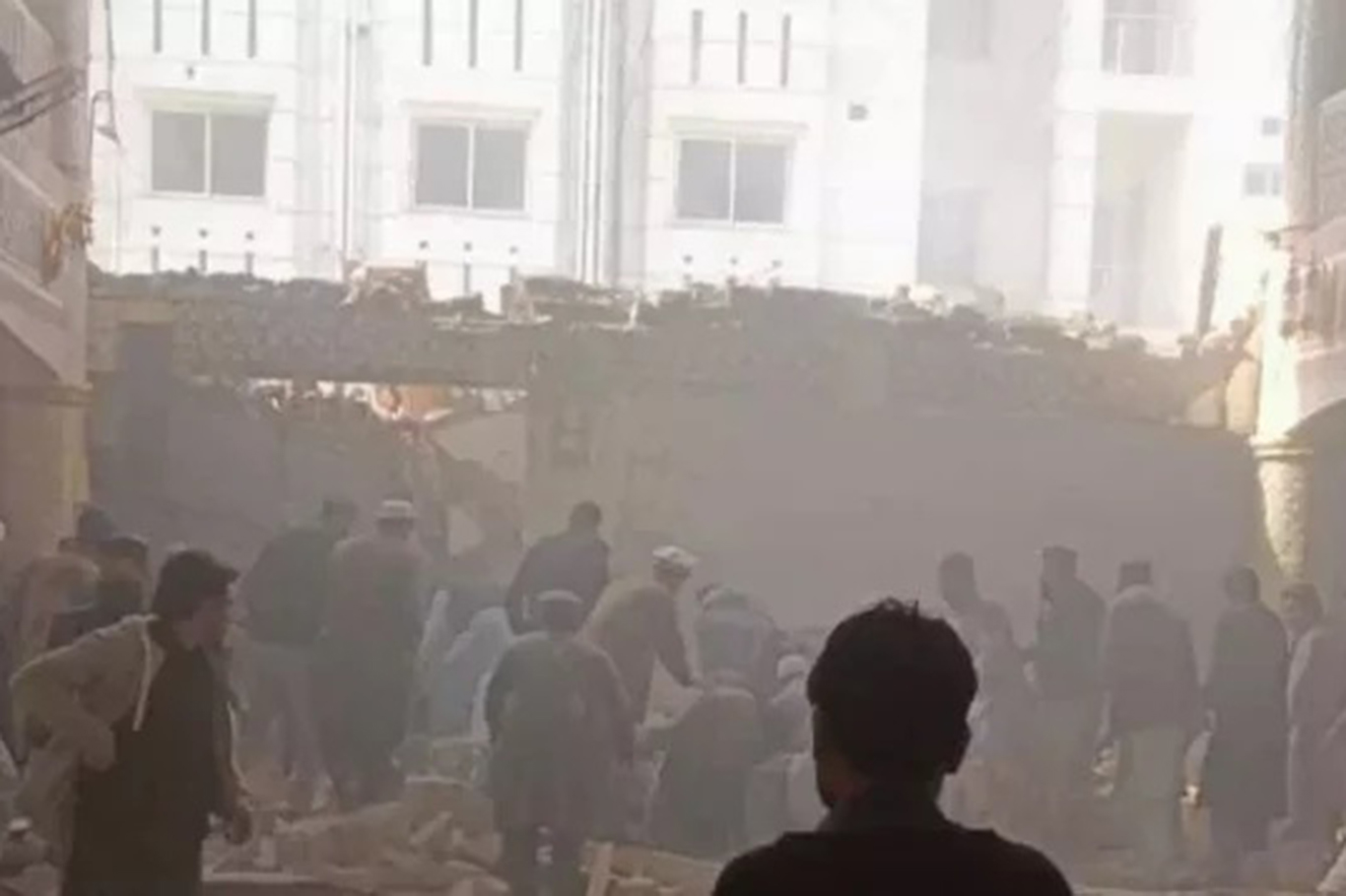 Li Pakistanê di mizgeftekê de teqîn: 32 mirî, 147 birîndar